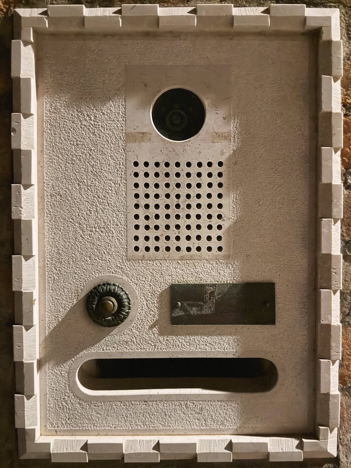 712179072 18118701106741891 6402522390826030739 n Need Thinking. Intercom faces of Venice.