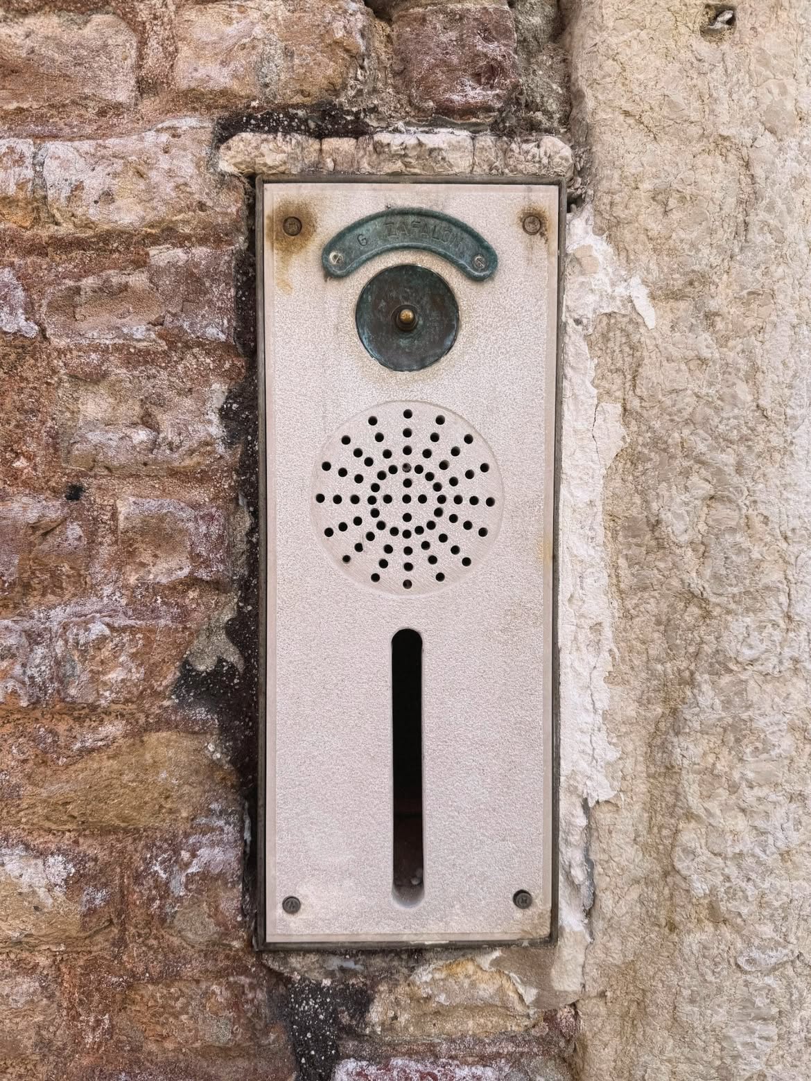 715263267 18118701139741891 4870263455205936075 n Need Thinking. Intercom faces of Venice.