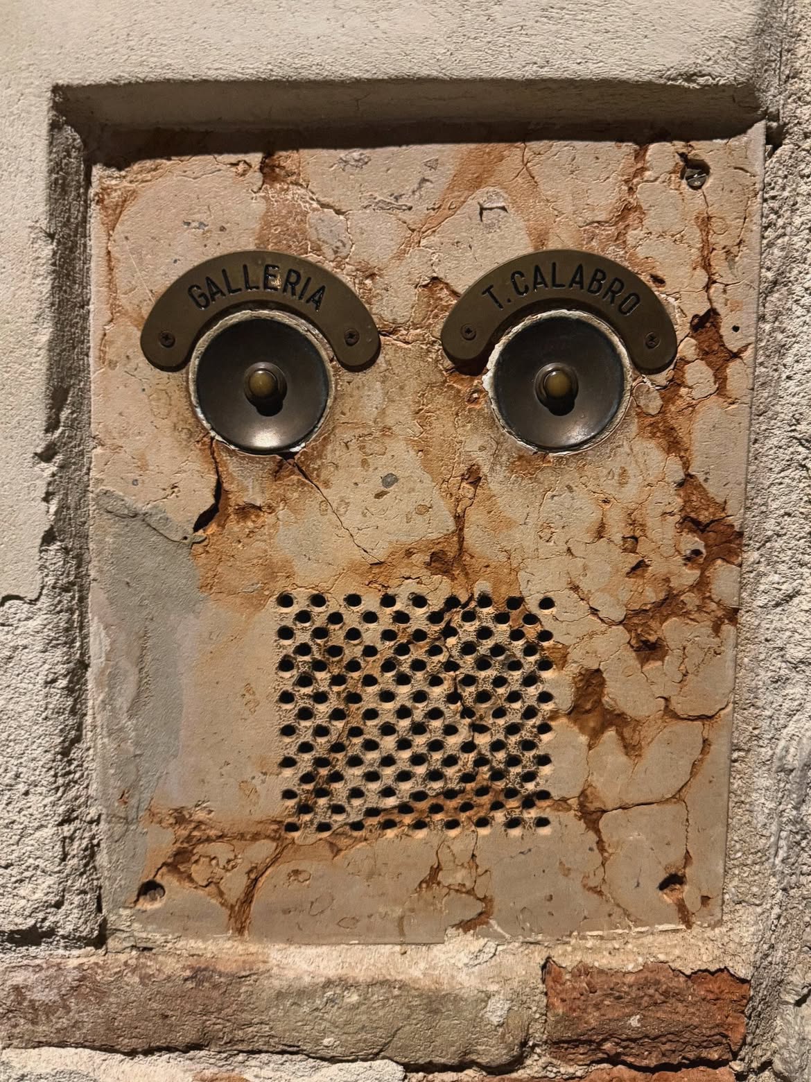 718160793 18118701115741891 7556012117479567501 n Need Thinking. Intercom faces of Venice.